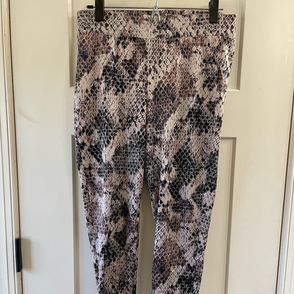 Torrid leggings NWOT
